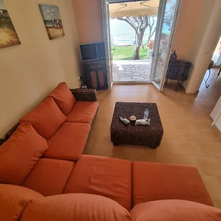 Corfu Beachfront House 52 דירה גליפאדה