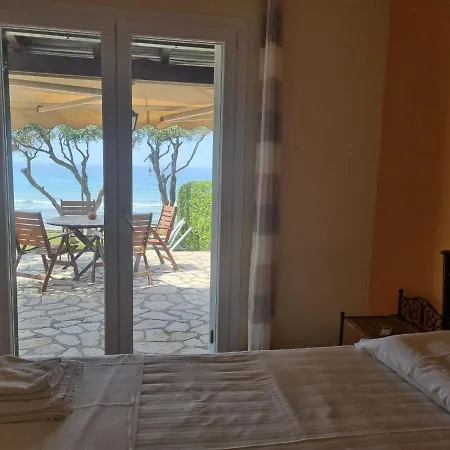 Apartament Corfu Beachfront House 52 *