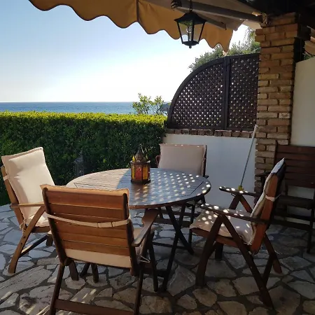 Apartamento Corfu Beachfront House 52 *